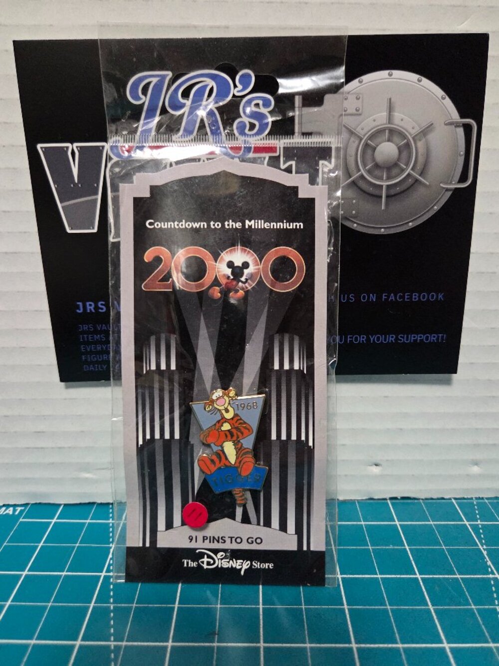 Disney DS Countdown to the Millennium Series Tigger Enamel Pin